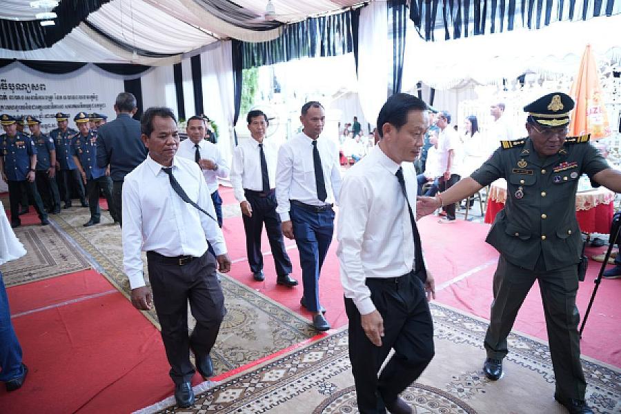 Mr. Ly Ratha led a delegation to pay respects to the late Lieutenant General Chan Lumphat.