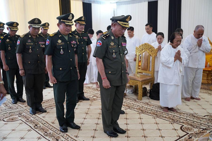 ឧត្តមសេនីយ៍ត្រី នូវ សំអុល អញ្ជើញគោរពវិញ្ញាណក្ខន្ធសព ឯកឧត្តម ឧត្តមសេនីយ៍ឯក ច័ន្ទ លំផាត់ - Image 4