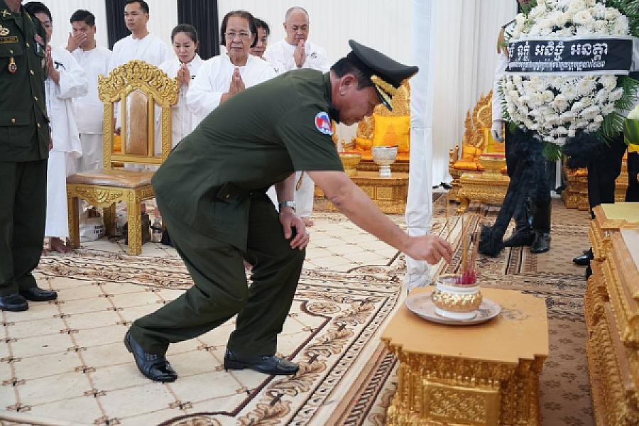 Major General Man Mach invites to pay respects to the late Lieutenant General Chan Lumphat