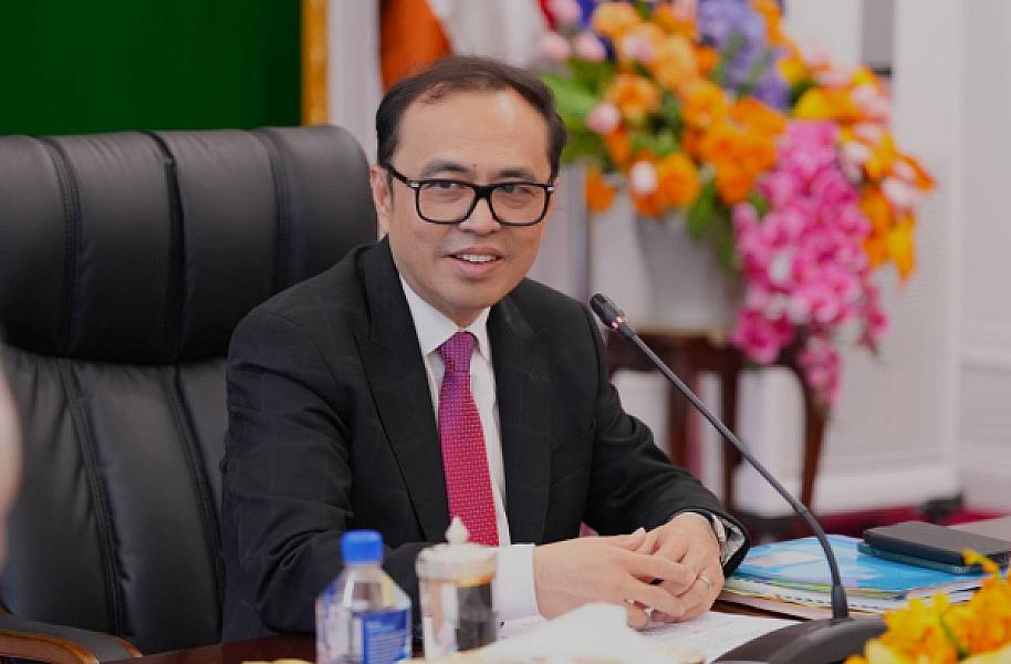 His Excellency Vongsi Visoth, Deputy Prime Minister, Minister in charge of the Council of Ministers, has contributed 20,000,000 riels to organize the Extraordinary General Assembly of the Cambodian Veterans Association nationwide