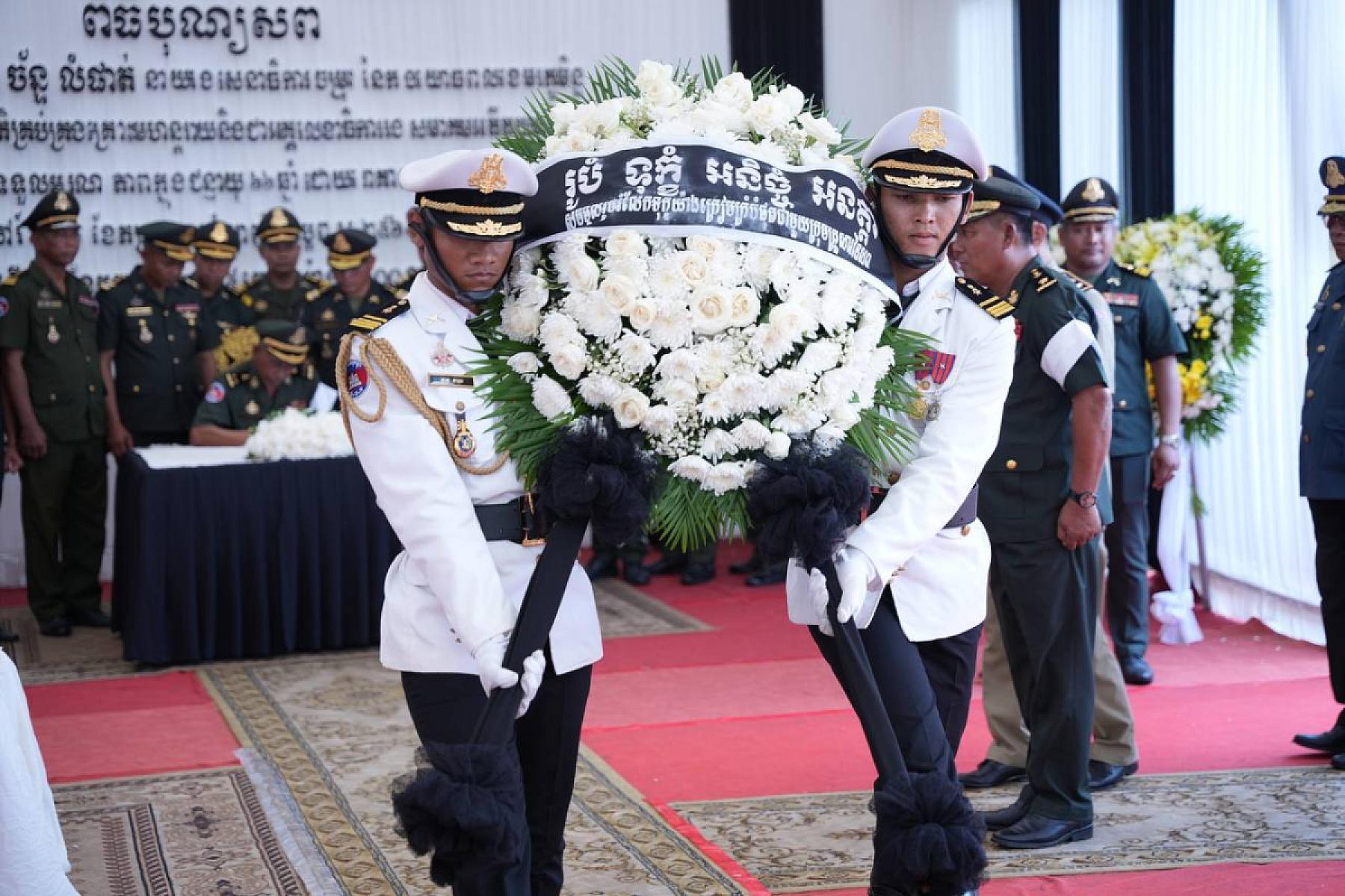 ឧត្តមសេនីយ៍ត្រី នៃ និយម អញ្ជើញគោរពវិញ្ញាណក្ខន្ធសព ឯកឧត្តម ឧត្តមសេនីយ៍ឯក ច័ន្ទ លំផាត់