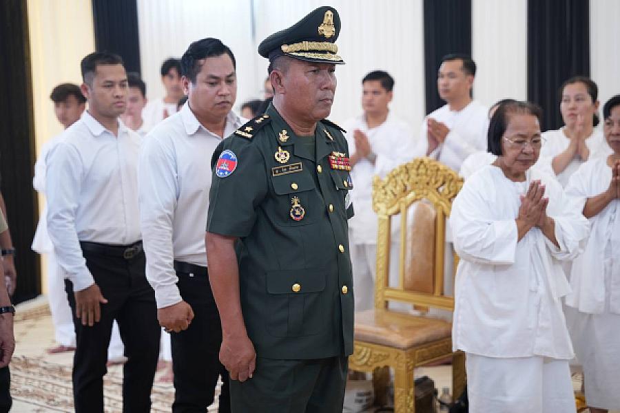 ឧត្តមសេនីយ៍ត្រី នៃ និយម អញ្ជើញគោរពវិញ្ញាណក្ខន្ធសព ឯកឧត្តម ឧត្តមសេនីយ៍ឯក ច័ន្ទ លំផាត់ - Image 4