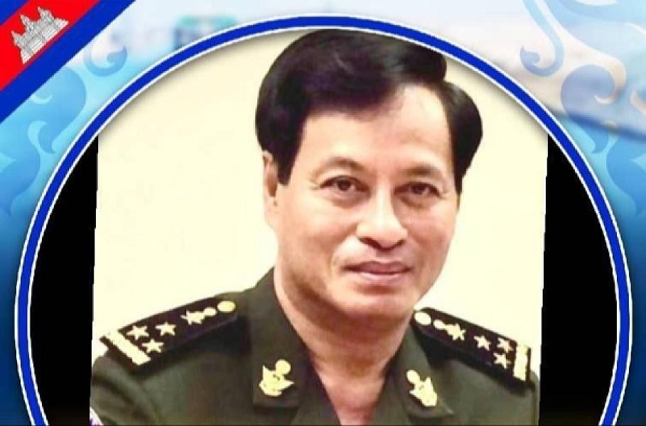 His Excellency General Ly Kosal, Secretary of State of the Ministry of National Defense, donated 5 million riels to organize the Extraordinary General Assembly of the Cambodian Veterans Association nationwide