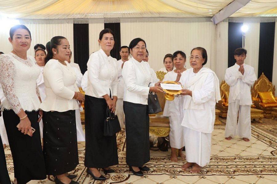 A delegation representing His Royal Highness Prince Men Samon invites to pay respects to the late Lieutenant General Chan Lumphat