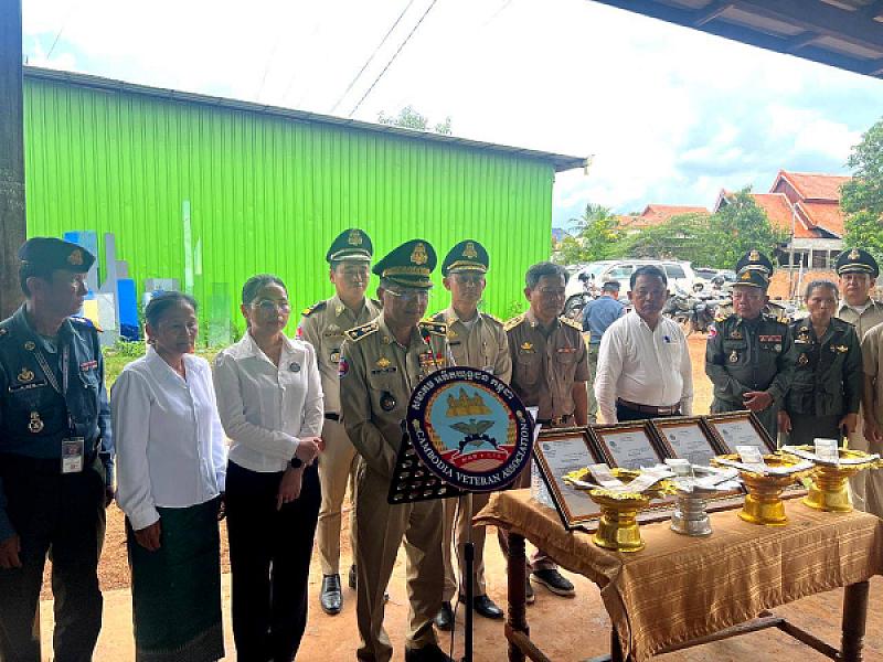 ស.អ.ក ខេត្តសៀមរាប នាំយកនូវថវិកាបេឡាមរណសង្គ្រោះជូនគ្រួសារសពអតីតយុទ្ធជន ចំនួន ០៩គ្រួសារ - Image 7