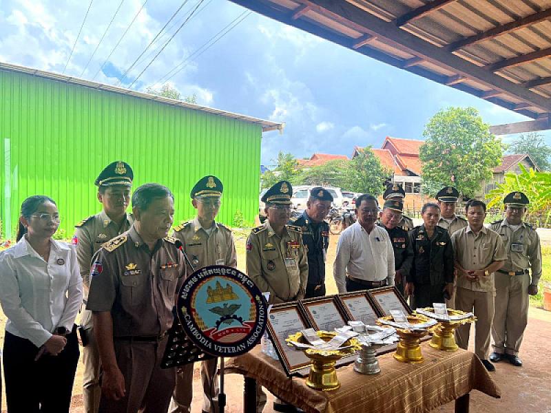ស.អ.ក ខេត្តសៀមរាប នាំយកនូវថវិកាបេឡាមរណសង្គ្រោះជូនគ្រួសារសពអតីតយុទ្ធជន ចំនួន ០៩គ្រួសារ - Image 9