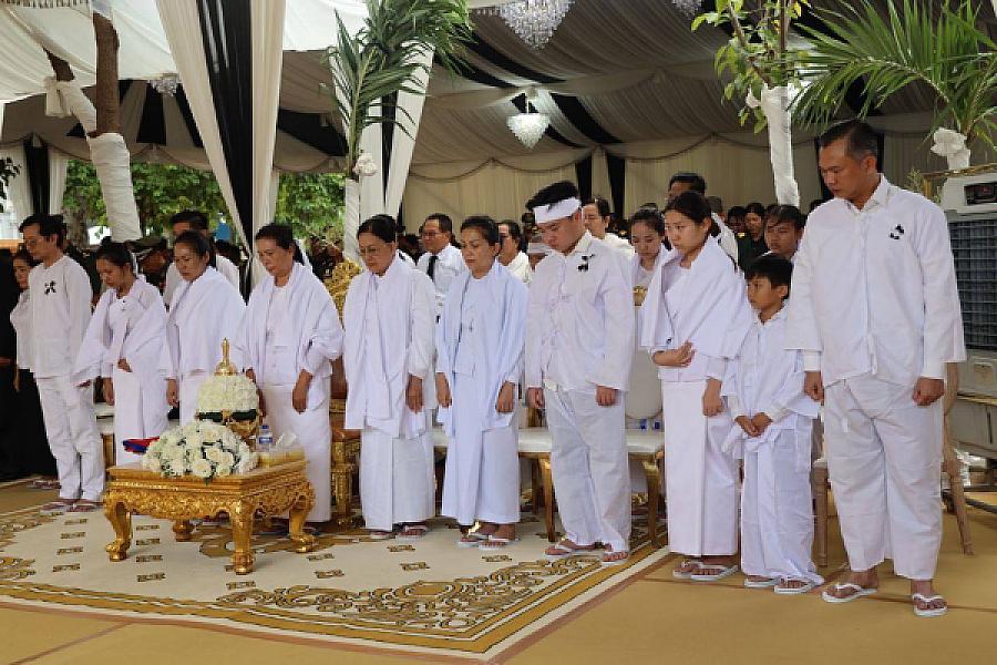 ឯកឧត្តមកិត្តិសង្គហបណ្ឌិត គន់ គីម អញ្ជើញជាអធិបតីរៀបចំបញ្ចុះសព នាយឧត្តមសេនីយ៍ ហេង បូរិន្ទ - Image 9