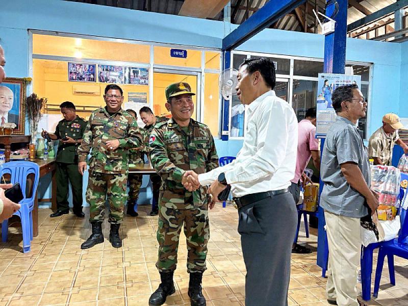 អតីតយុទ្ធជនស្រុកមណ្ឌលសីមា ចំនួន ២០នាក់ ដែលមានជីវភាពខ្វះខាត បានទទួលអំណោយពីសម្តេចធិបតី - Image 8