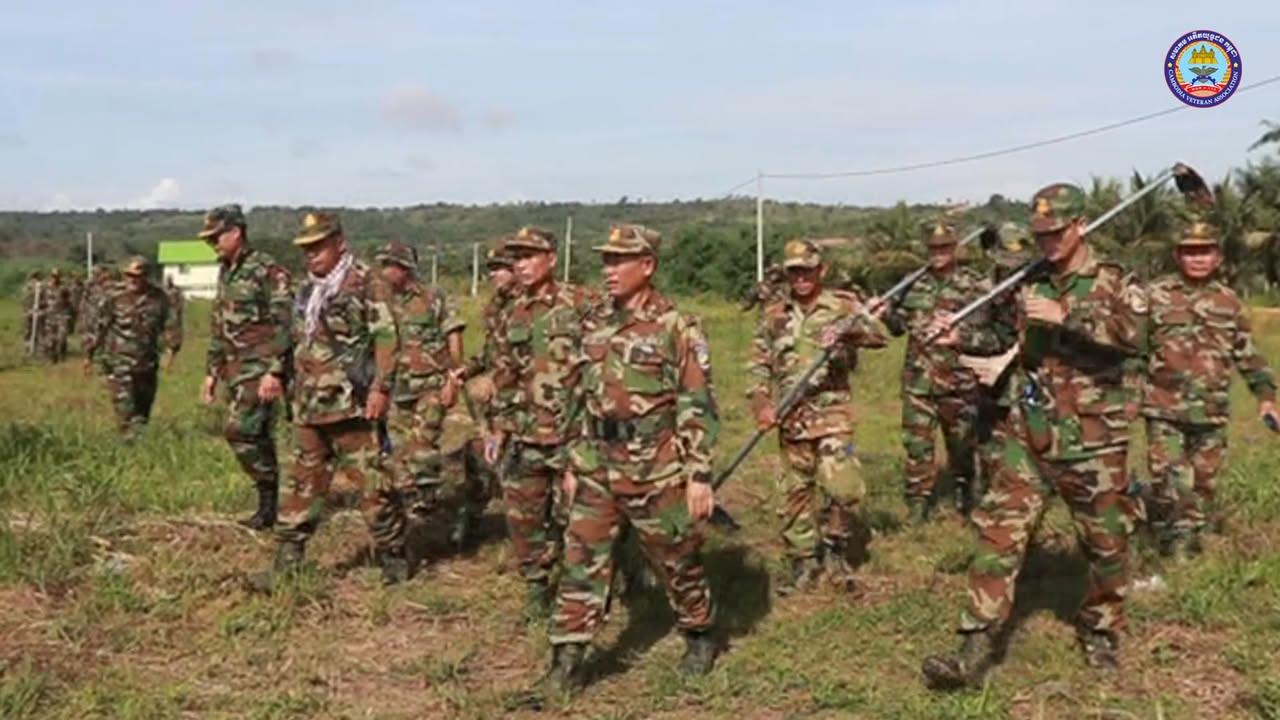 ឯកឧត្តម ម៉ាង ស៊ីណេត នាំយកពូជដំណាំ២៦០០ដើមចែកជូនគ្រួសារអតីតយុទ្ធជនក្នុងខេត្តព្រះសីហនុ