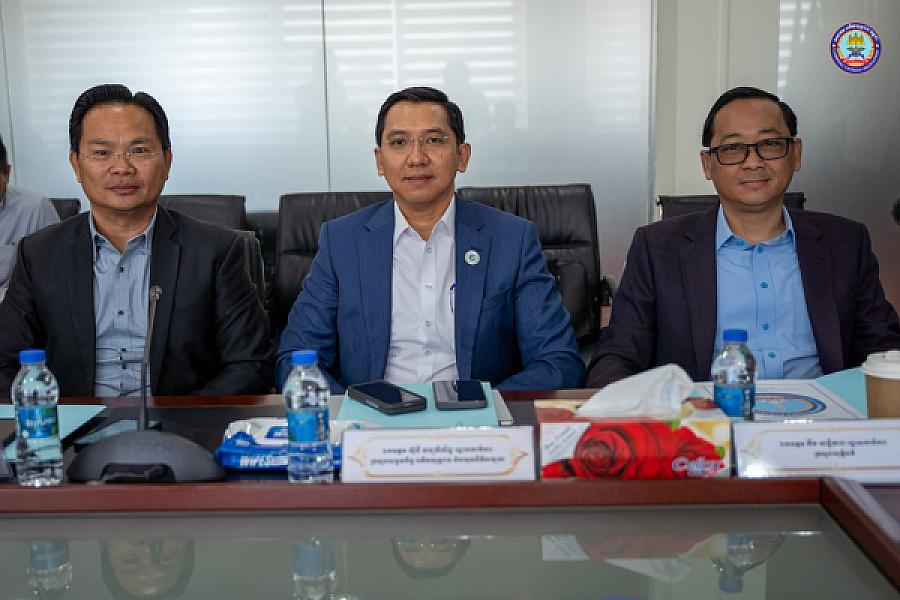 ឯកឧត្តមកិត្តិសង្គហបណ្ឌិត គន់ គីម ទេសរដ្ឋមន្រ្តី បានអញ្ជើញដឹកនាំកិច្ចប្រជុំ ដើម្បីពិភាក្សា និងស្តាប់ការផ្តល់យោបល់ ស្តីពីការកែសម្រួលលក្ខន្តិកៈនៃសមាគមអតីតយុទ្ធជនកម្ពុជា និងការត្រៀមរៀបចំមហាសន្និបាតវិសាមញ្ញតំណាងសមាគមអតីតយុទ្ធជននៅទូទាំងប្រទេស - Image 3