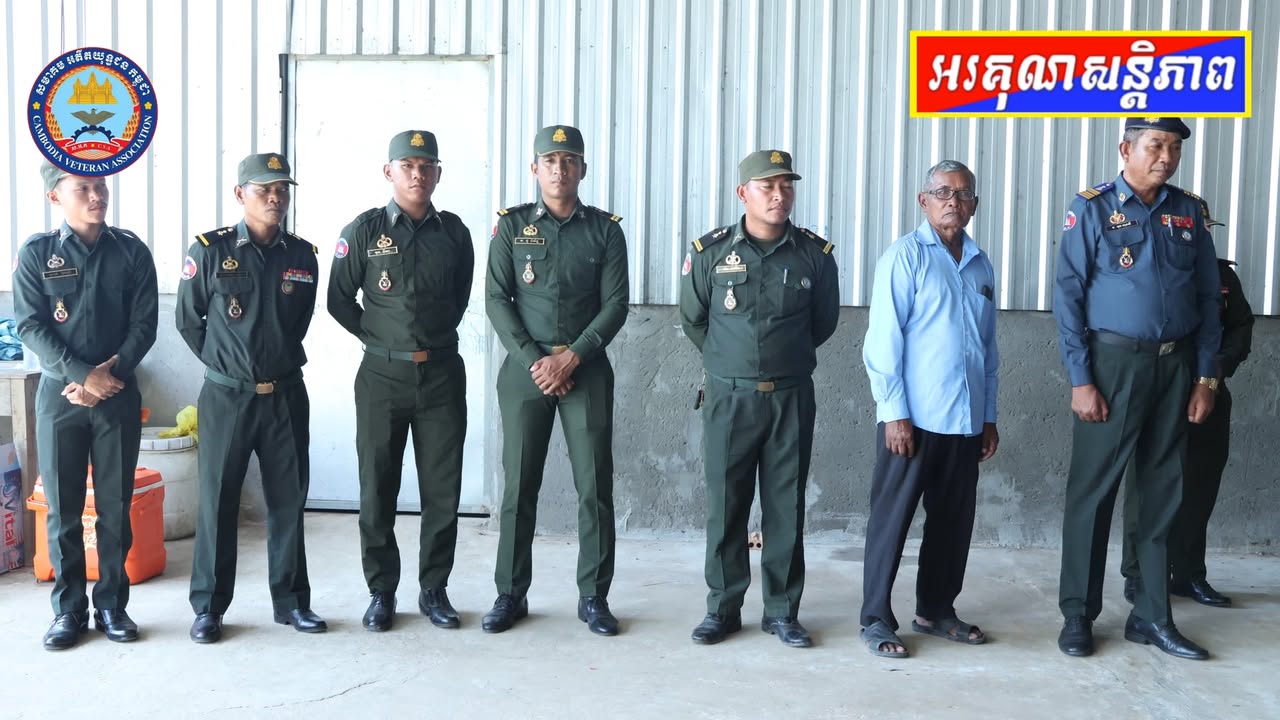 ស.អ.ក. កំពង់ធំប្រគល់អំណោយរបស់សម្ដេចធិបតីជូនគ្រួសារសពអតីតយុទ្ធជននៅស្រុកកំពង់ស្វាយ