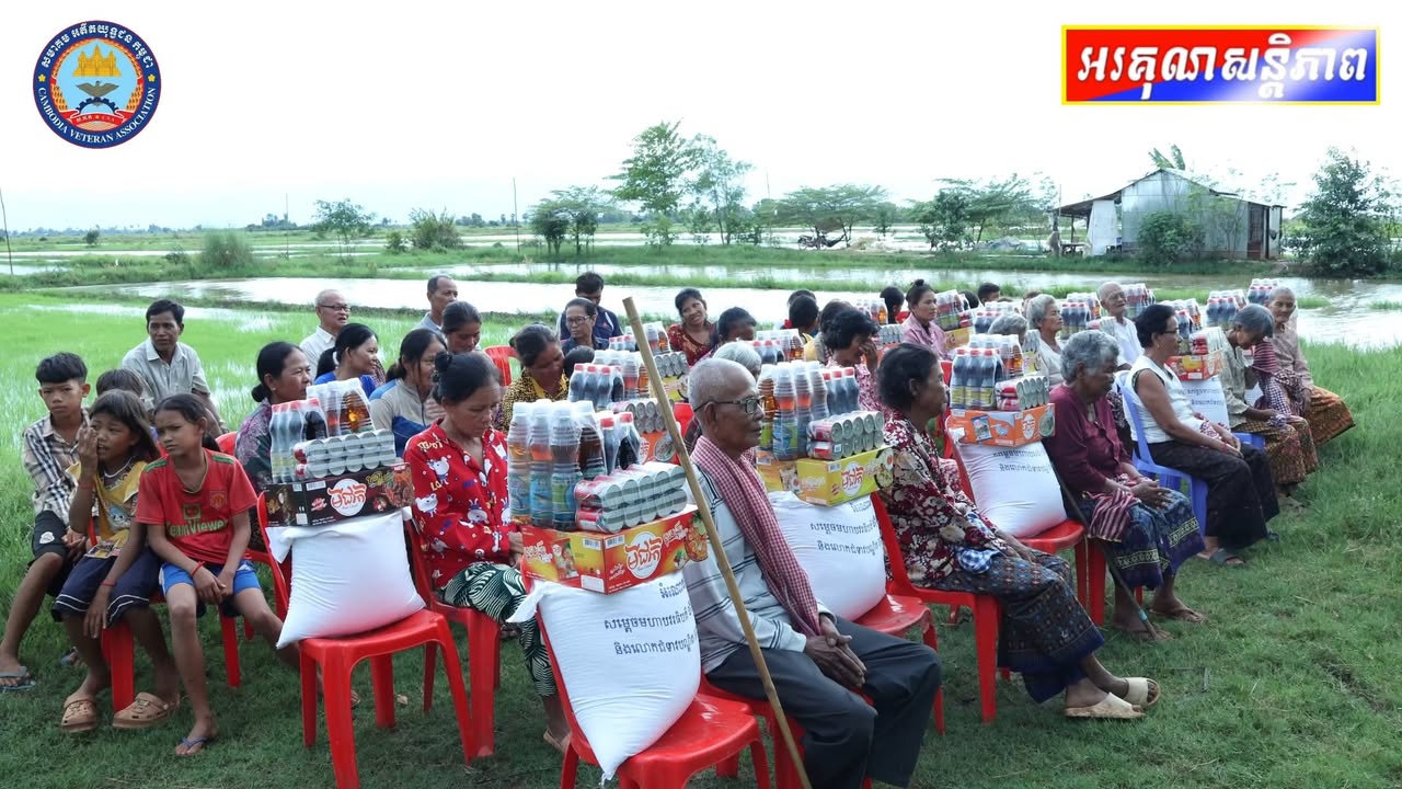 ប្រធាន​សមាគម​អតីត​យុទ្ឋជន​កម្ពុជា​ ខេត្ត​កំពង់ធំ​ នាំយក​អំណោយ​មនុស្សធម៌​