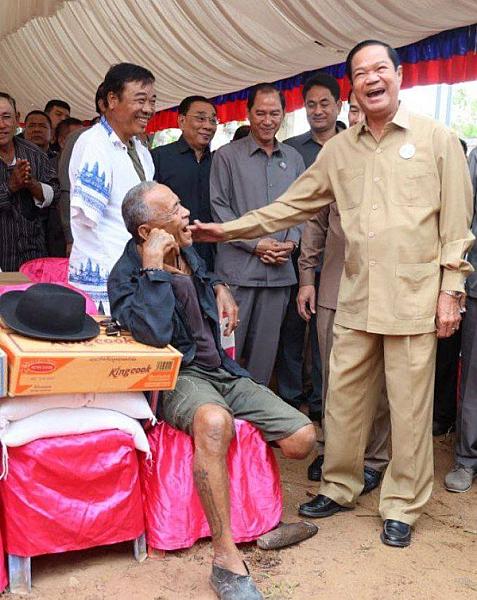 គុណបំណាច់របស់អតីតយុទ្ធជន និងនិវត្តជន បានរួមចំណែកឱ្យប្រទេសកម្ពុជាមានសុខសន្តិភាព និងការអភិវឌ្ឍជាបន្តបន្ទាប់ - Image 4