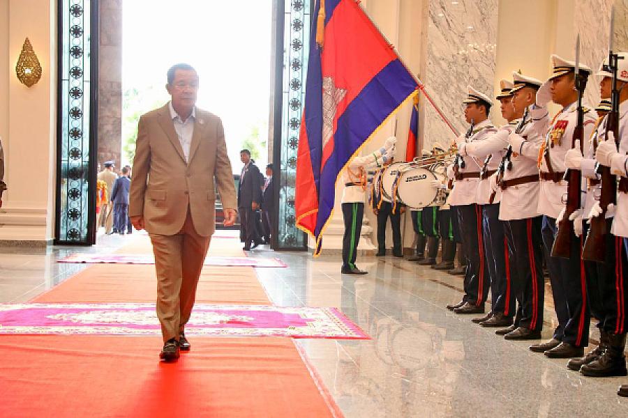 សម្ដេចតេជោ ហ៊ុន សែន អញ្ជើញជាអធិបតីក្នុងមហាសន្និបាតវិសាមញ្ញតំណាងសមាគមអតីតយុទ្ធជនកម្ពុជាទូទាំងប្រទេស   - Image 3