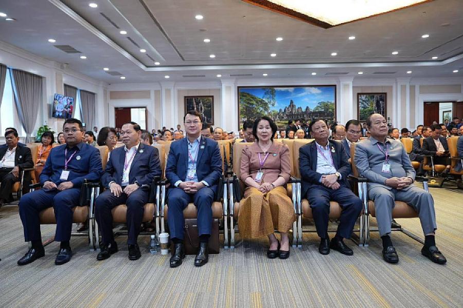 សម្ដេចតេជោ ហ៊ុន សែន អញ្ជើញជាអធិបតីក្នុងមហាសន្និបាតវិសាមញ្ញតំណាងសមាគមអតីតយុទ្ធជនកម្ពុជាទូទាំងប្រទេស   - Image 44