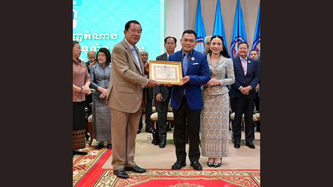 Oknha Mam Vandy donates funds to support the construction of 10 houses for veterans and retirees per year for a period of 5 years.