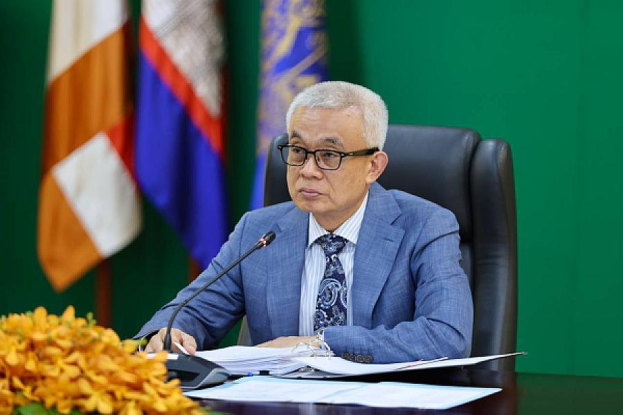 His Excellency Professor Aun Pornmoniroth donated funds to support the construction of 5 houses for veterans and retirees.