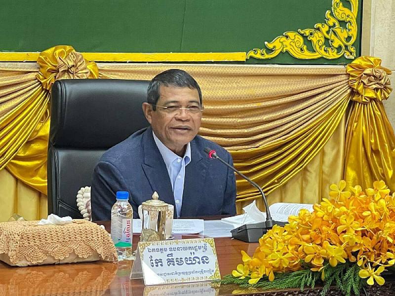 His Excellency Ke Kimyan donated funds to support the construction of 10 houses for veterans and retirees.