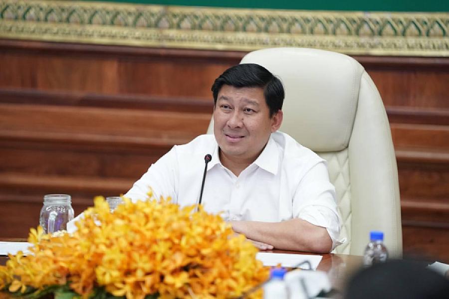 His Excellency Say Samal donated funds to support the construction of houses for veterans and retirees who are in need in Kep, Kampot and Preah Sihanouk provinces.