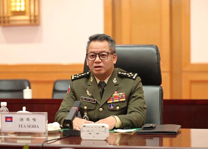 His Excellency General Tea Seiha, Deputy Prime Minister and Minister of National Defense, donated funds to support the construction of five houses for veterans and retirees.