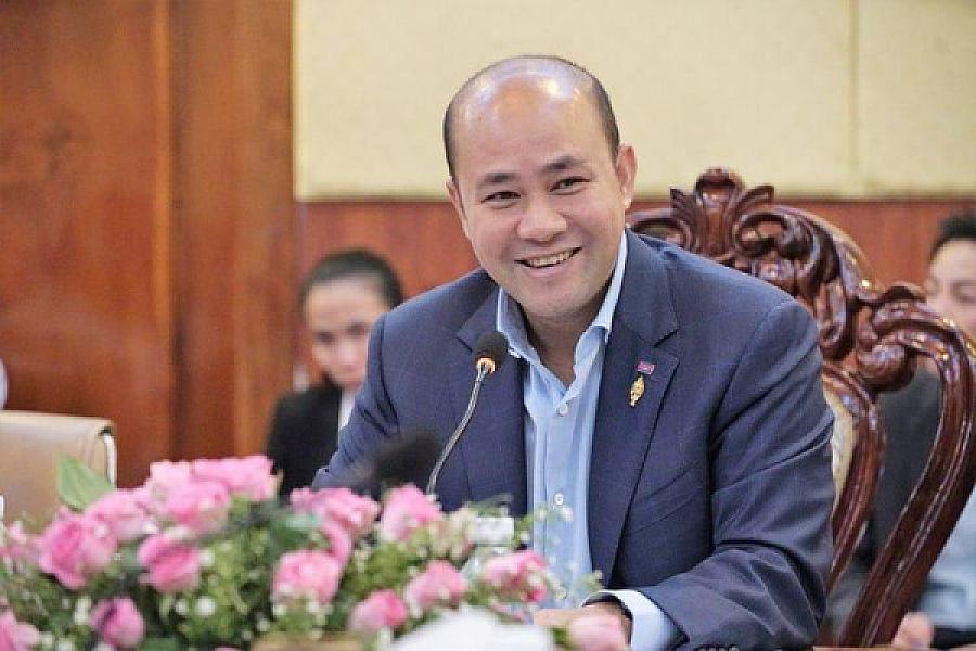 His Excellency Hun Many, Deputy Prime Minister, donated funds to support the construction of 10 houses for veterans and retirees.