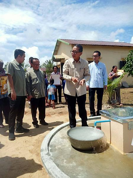 អតីតយុទ្ធជន ក្នុងខេត្តព្រះសីហនុ ទទួលបានអណ្តូងទឹកសម្រាប់ប្រើប្រាស់ចំនួន ១០អណ្តូងពីព្រះករុណាព្រះបាទសម្ដេចព្រះបរមនាថ នរោត្ដមសីហមុនី  - Image 4