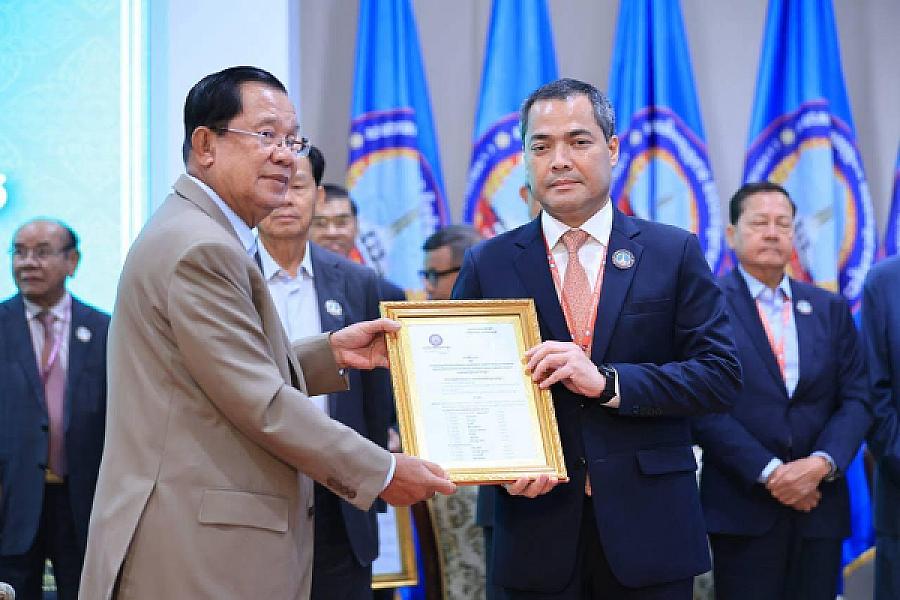 His Excellency Chea Somethy donated funds to support the construction of 5 houses for veterans and retirees.