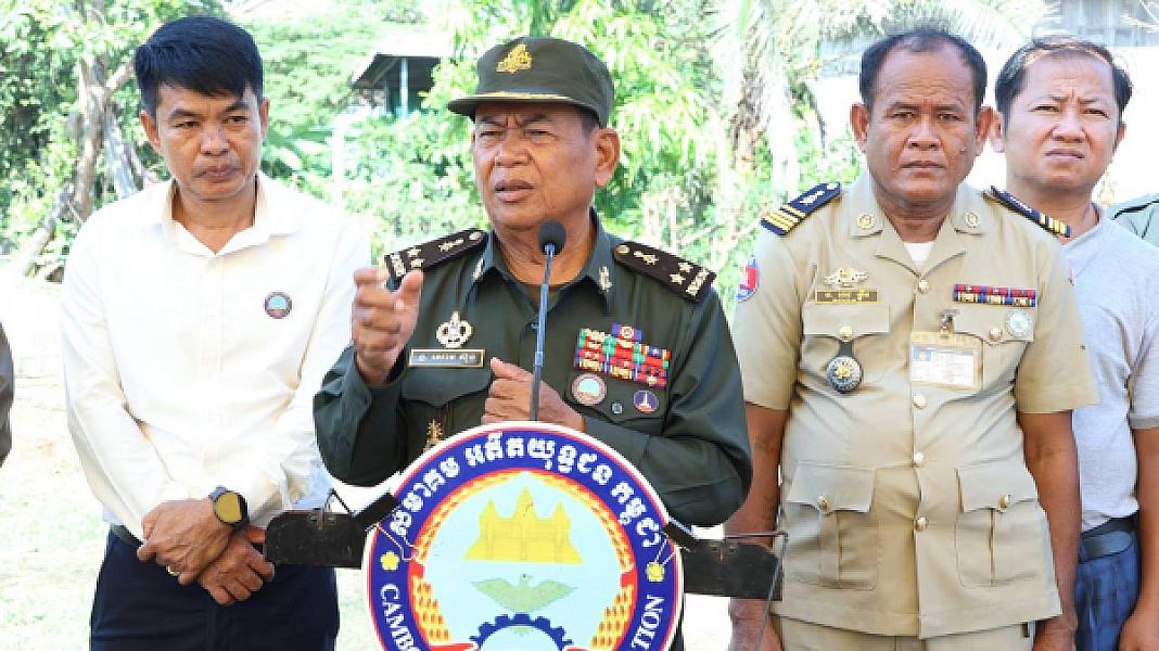 Kampong Thom Province UNC brings relief funds to the family of a deceased veteran Major General