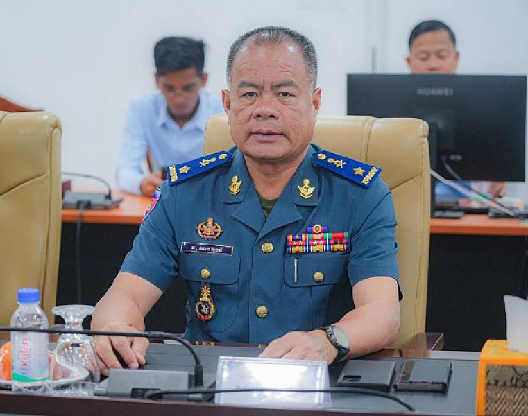 Brigadier General Heng Bunti donates funds to support the construction of two houses for veterans and retirees.