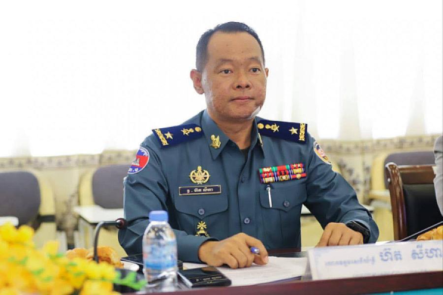 Brigadier General Hot Seyha donates funds to support the construction of one house for veterans and retirees.