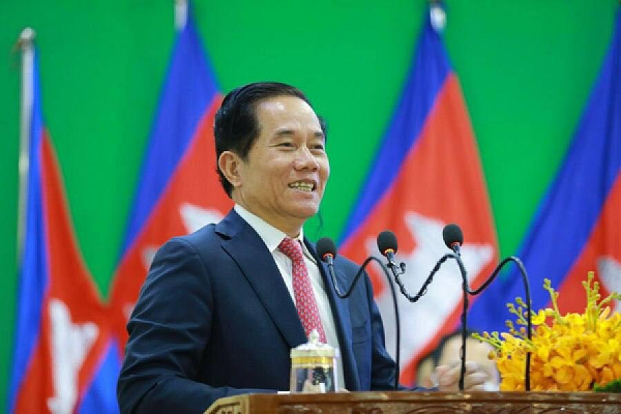 His Excellency Khuong Sreng donated funds to support the construction of 5 houses for veterans and retirees.