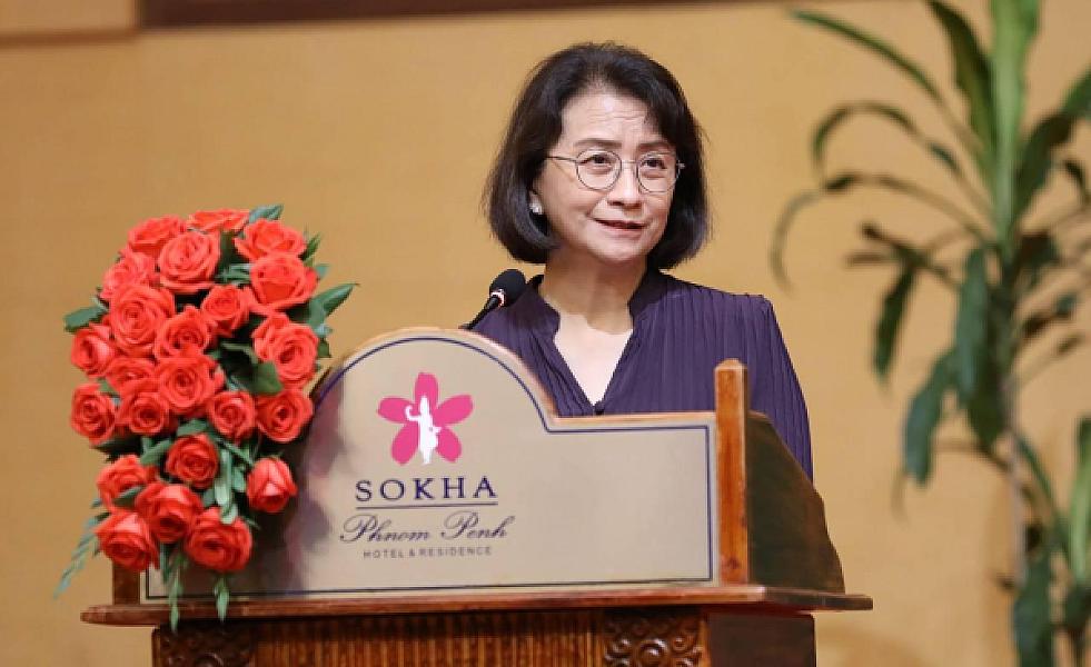 Her Excellency Dr. Ung Kanthaphavy donated funds to support the construction of one house for veterans and retirees.