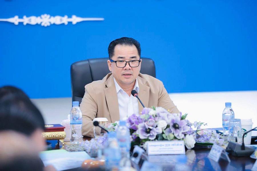 His Excellency Dr. Jrun Theravada donated funds to support the construction of two houses for veterans and retirees.