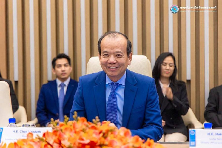 His Excellency Chea Vandet donated funds to support the construction of 4 houses for veterans and retirees