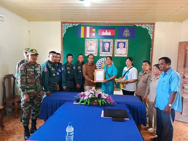 Samlot District CVP brings relief funds to the family of a deceased veteran