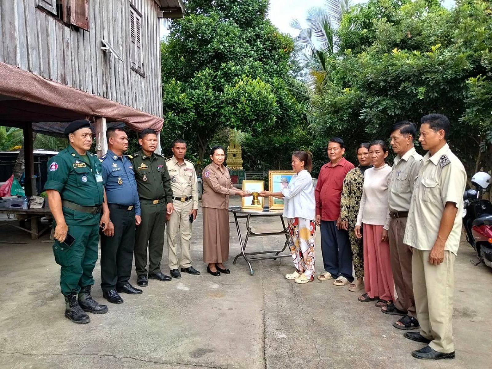 អ.ន.ក ខេត្តបន្ទាយមានជ័យ នាំយកថវិកាបេឡាមរណសង្គ្រោះជូនគ្រួសារសពអតីតយុទ្ធជនចំនួន ២គ្រួសារ