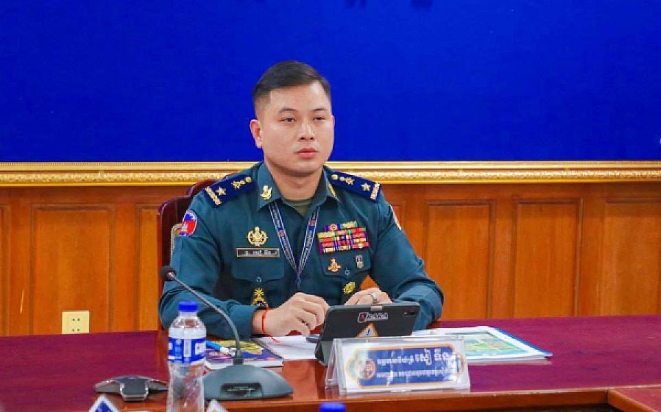 Brigadier General Sea Tin donates funds to support the construction of one house for veterans and retirees.