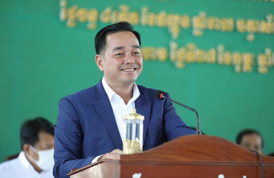 His Excellency Un Chanda donated funds to support the construction of one house for veterans and retirees.