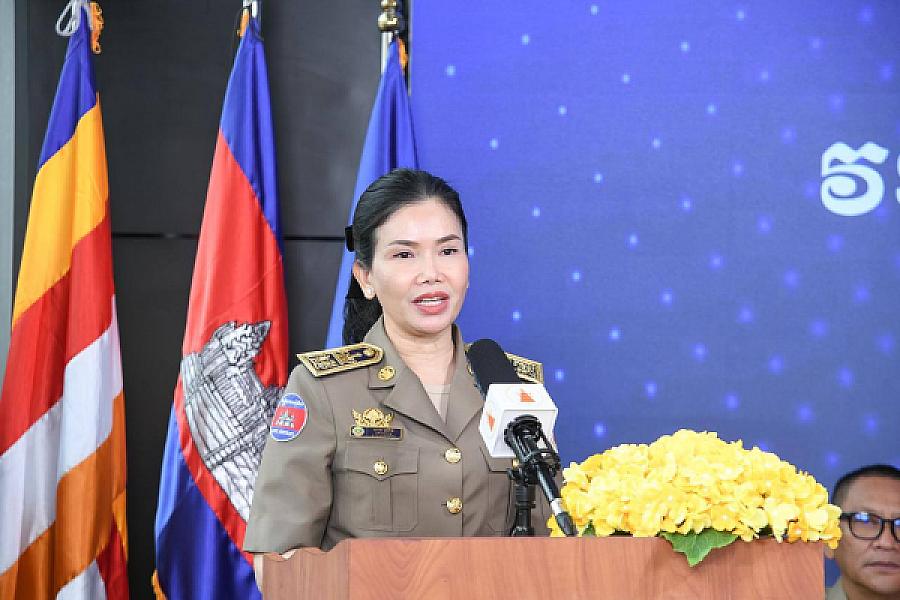 Madam Ban Sreymom donated funds to support the construction of one house for veterans and retirees