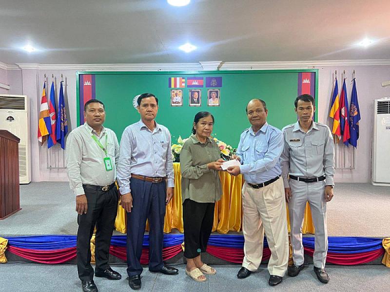 Families of 18 deceased veterans and retirees in Phnom Penh receive first social insurance and allowances