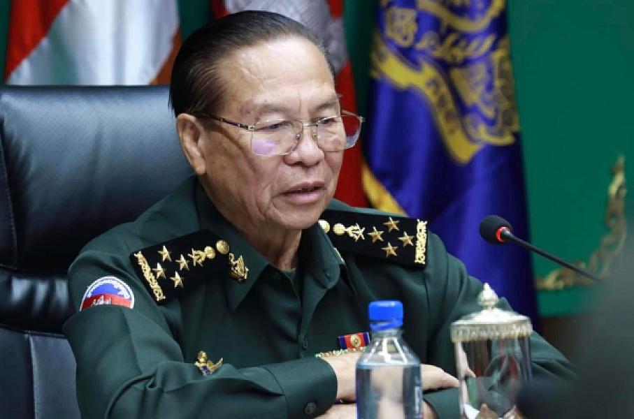 His Excellency General Moeng Samphan donated funds to support the construction of two houses for veterans and retirees