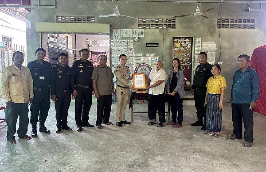 អ.ន.ក ក្រុងតាខ្មៅ នាំយកថវិកាបេឡាមរណសង្គ្រោះជូនគ្រួសារសពអតីតយុទ្ធជនមួយគ្រួសារ - Image 4