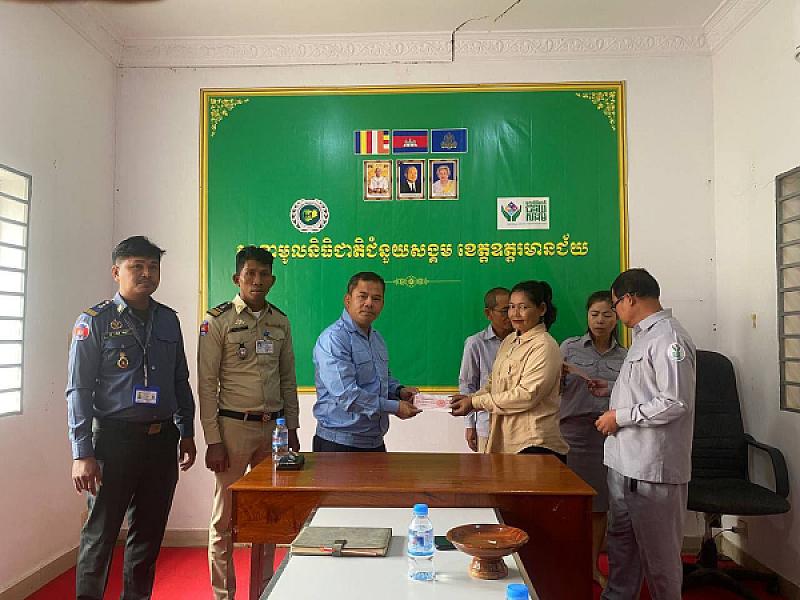 Families of 16 deceased veterans in Oddar Meanchey Province receive first social security payment