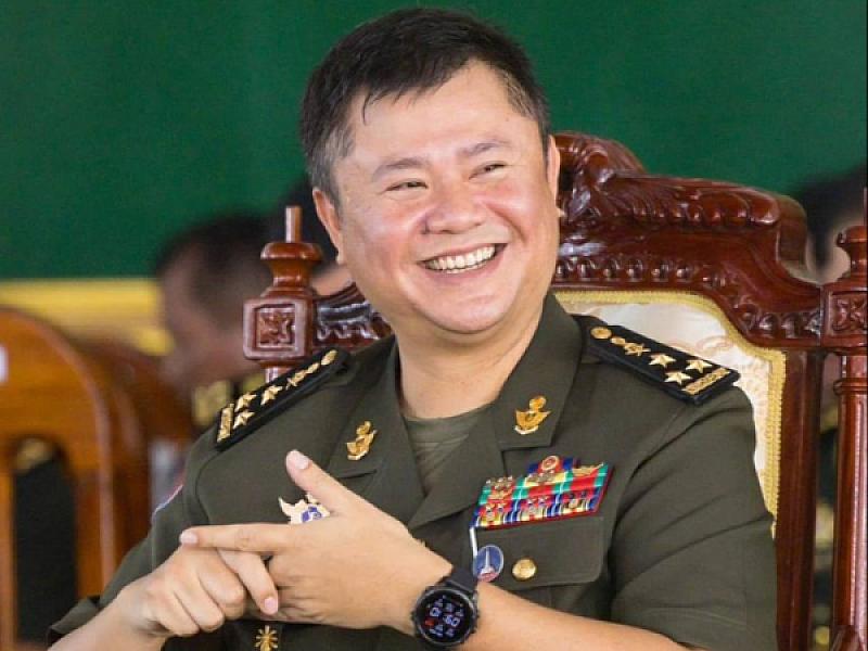 His Excellency Hun Manith , Ministry of National Defense and Deputy Commander of the Army, has contributed $5,000 to organize the Extraordinary General Assembly of the Cambodian Veterans Association nationwide