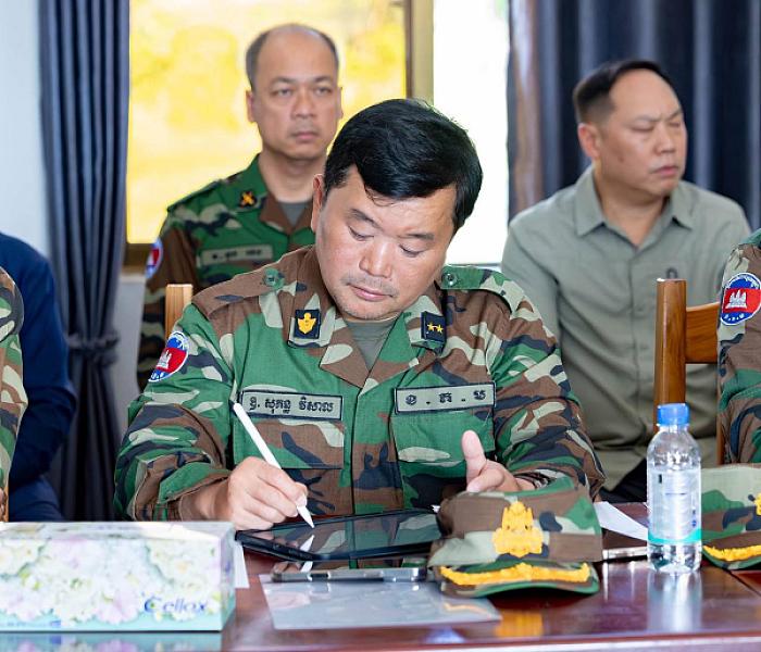 Major General Sokun Visal, Deputy Director-General of the General Directorate of Intelligence Research, has contributed 2 million riels to organize the Extraordinary General Assembly of the Cambodian Veterans Association nationwide