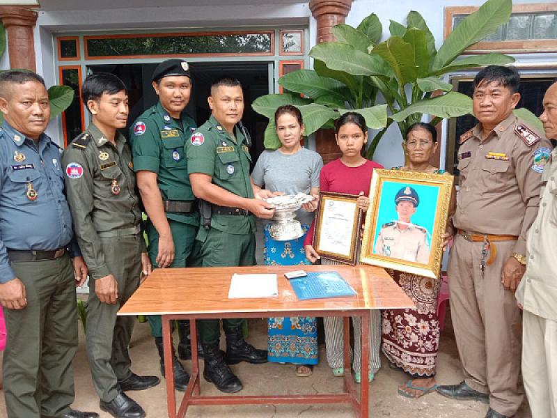 អ.ន.ក ស្រុកភ្នំស្រុក នាំយកថវិកាបេឡាមរណសង្គ្រោះជូនគ្រួសារសពអតីតយុទ្ធជនមួយគ្រួសារ - Image 2