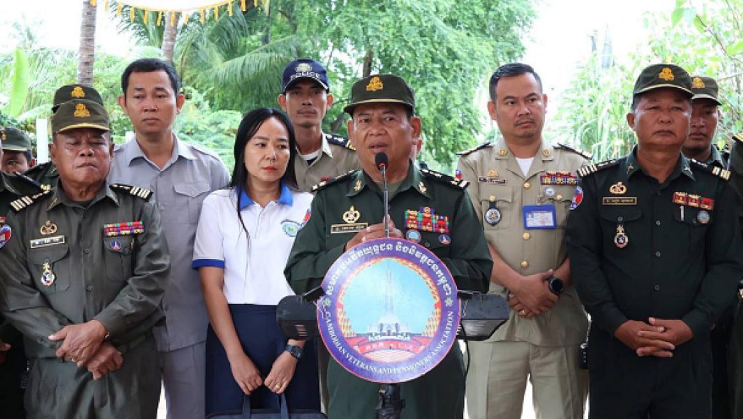 ឧត្ដមសេនីយ៍ទោ សោម ស៊ុន នាំយកថវិកាបេឡាមរណសង្គ្រោះ ជូនគ្រួសារសពអតីតយុទ្ធជនមួុយគ្រួសារ ក្នុងខេត្តកំពង់ធំ