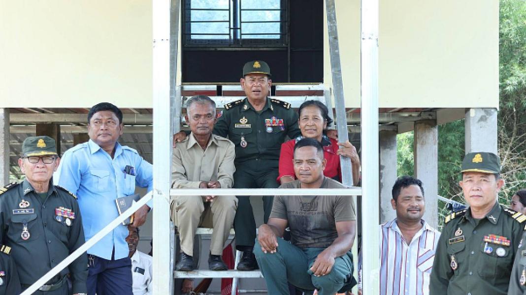 អតីតយុទ្ធជនជួបការលំបាករស់នៅខេត្តកំពង់ធំទទួលបានផ្ទះថ្មី អំណោយដ៏ថ្លៃថ្លារបស់សម្ដេចតេជោ - Image 2