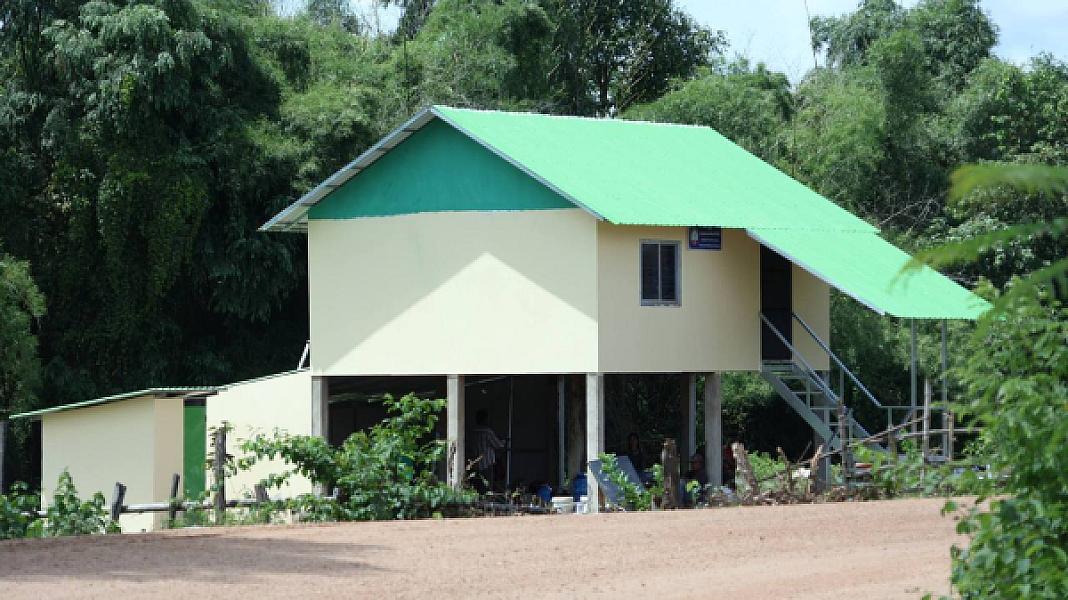 អតីតយុទ្ធជនជួបការលំបាករស់នៅខេត្តកំពង់ធំទទួលបានផ្ទះថ្មី អំណោយដ៏ថ្លៃថ្លារបស់សម្ដេចតេជោ - Image 8