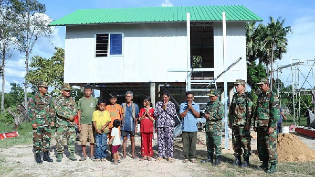Major General Som Sun inspects construction of new house for veteran family in Kampong Thom Province